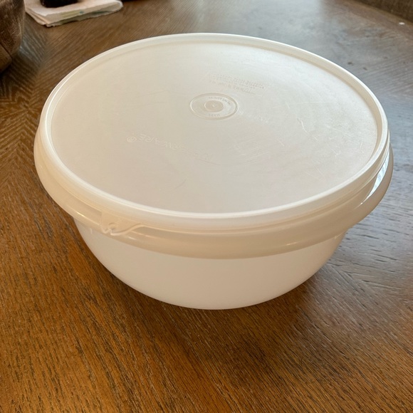 Excellent condition vintage Tupperware white with lid - Picture 1 of 5